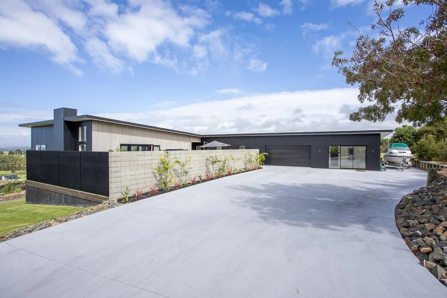 The Hilltop House - Image 13