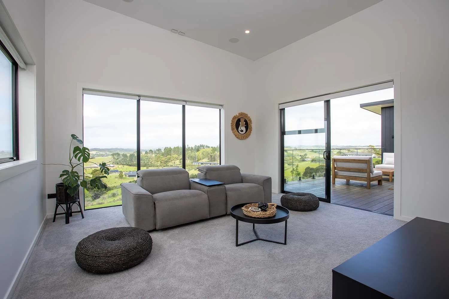 The Hilltop House - Image 22