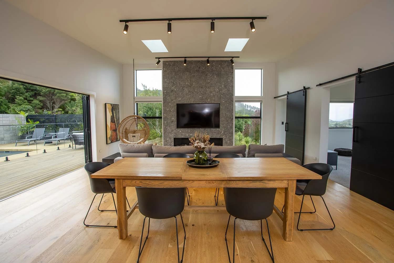 The Hilltop House - Image 31