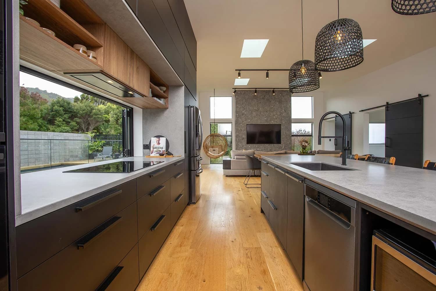 The Hilltop House - Image 32