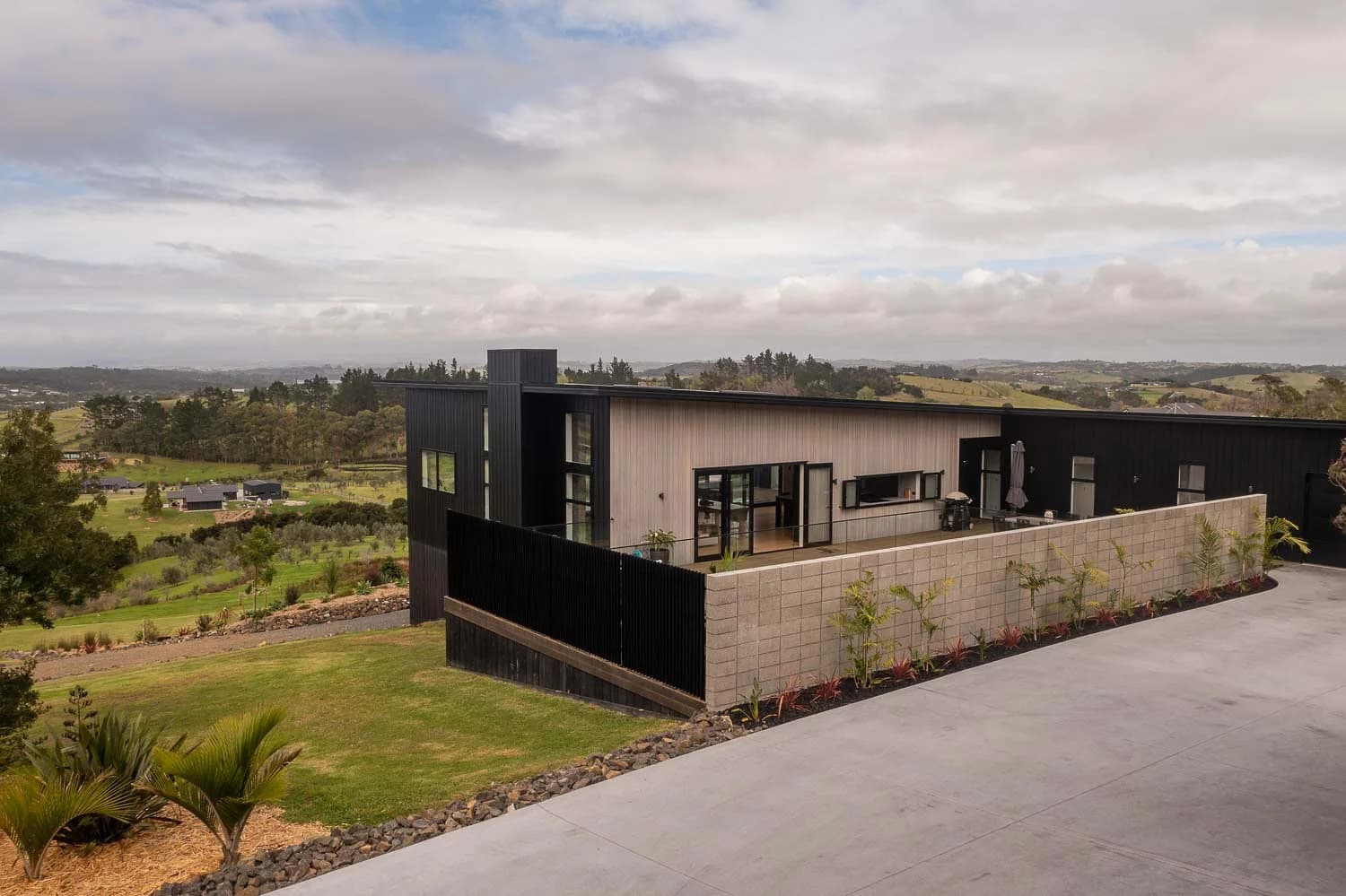 The Hilltop House - Image 56
