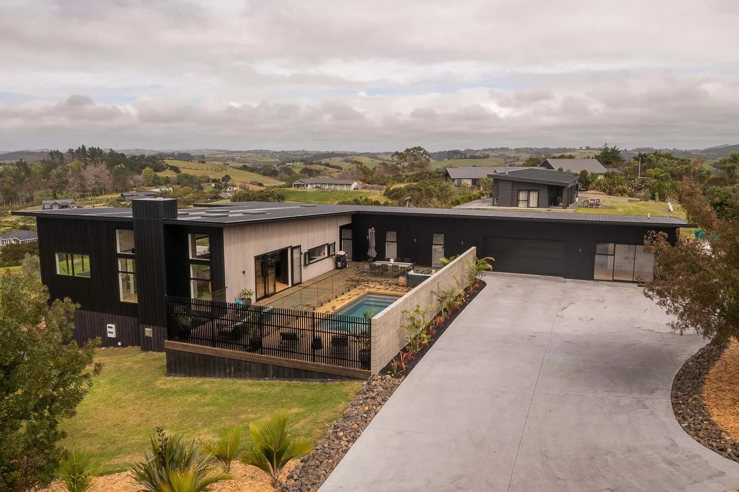 The Hilltop House - Image 57